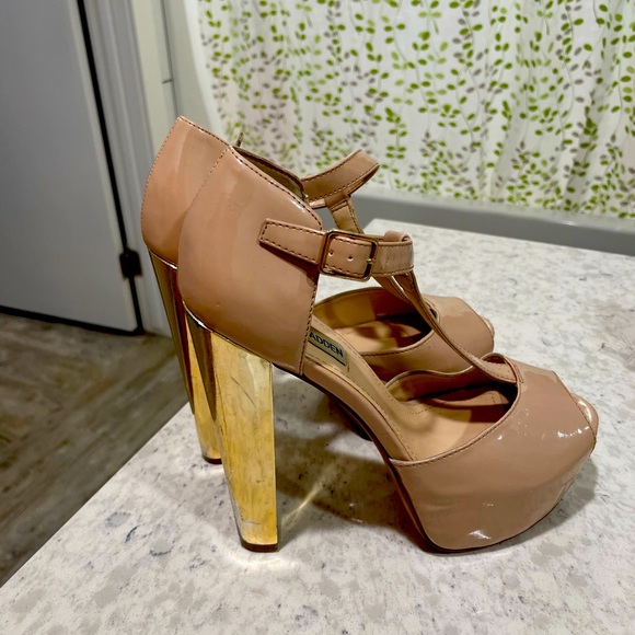 Steve Madden Size 8 heels.